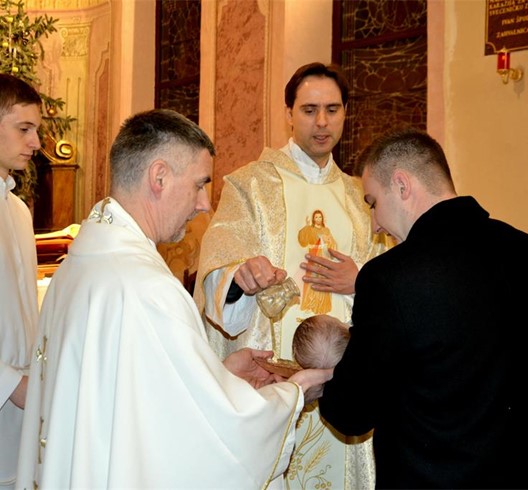 Mons. Kovač krstio peto dijete obitelji Boršić u Župi Vinagora